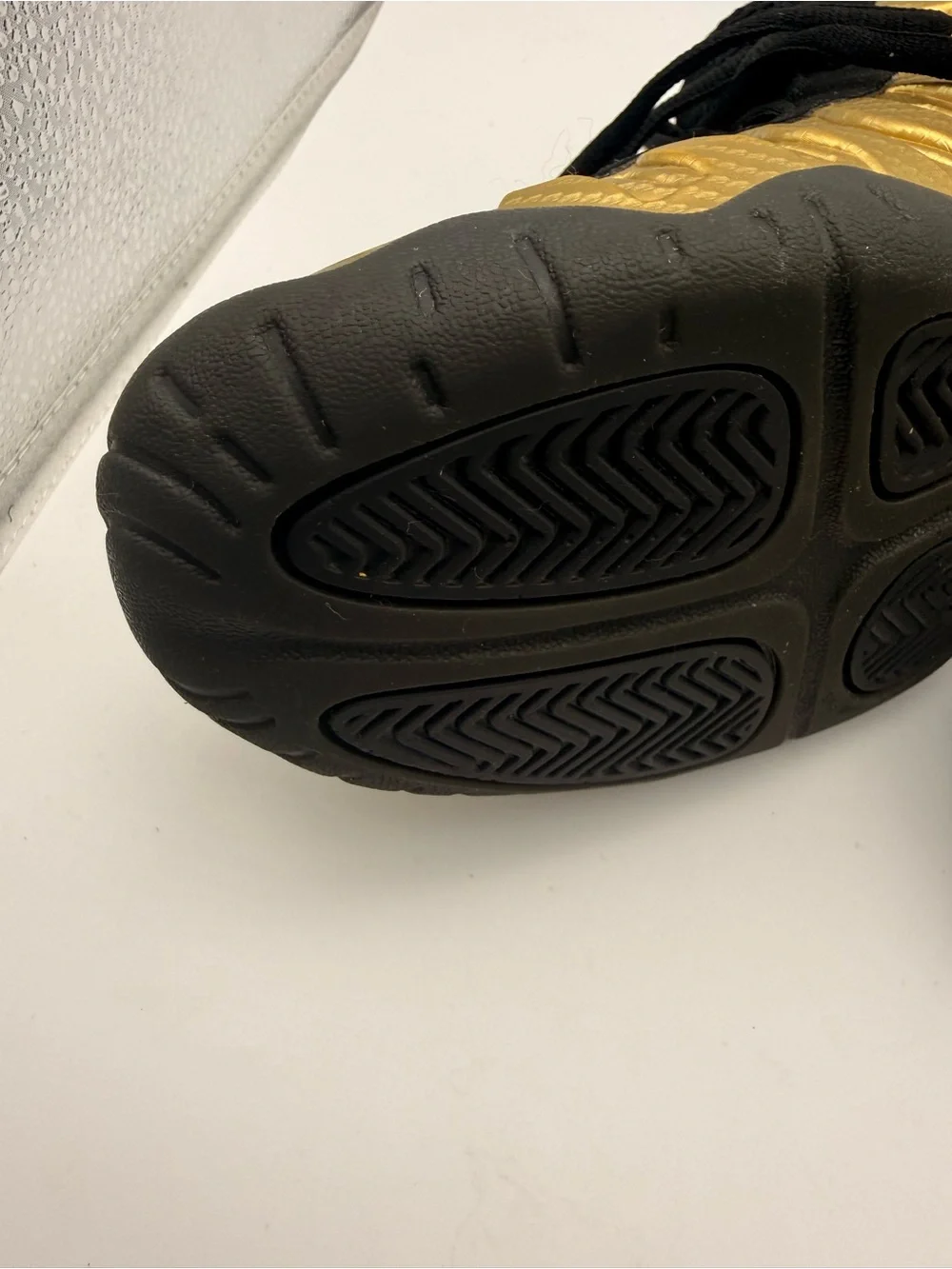Nike Air Foamposite Pro GS Metallic Gold Black 6.5Y Women’s 8 Pre-Owned No Box